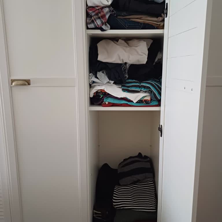 Eksik Gardırop Rafı Teslim Edilmedi, Mağazadan Yanıt Bekleniyor