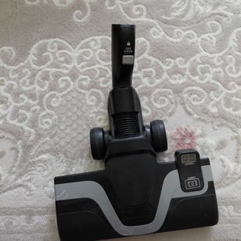 Tefal Elektrikli Süpürge Hortumu Garanti Süresinde Yırtıldı, Servis Değişim Yapmadı