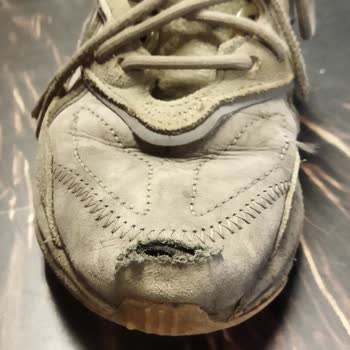 Garantisi Devam Eden Ayakkabıda Yırtılma Ve İade Reddi