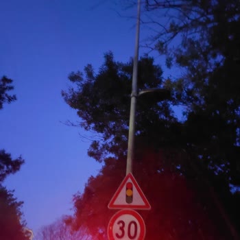 Beylikdüzü'nde Sokak Aydınlatmaları Aylarca Onarılmıyor