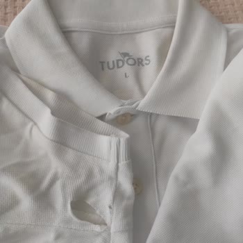 İlk Giyimde Yırtılan Ürüne Değişim Yapılmadı Mağaza Sorumluluk Almadı