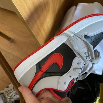 Yanlış Numara Ayakkabı Ve İletişimsizlik Nedeniyle Mağduriyet