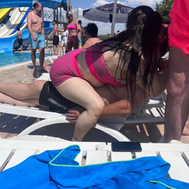 Van Dedeman Otel'de Havuz Kurallarına Uyulmuyor, Çalışanlar İlgisiz