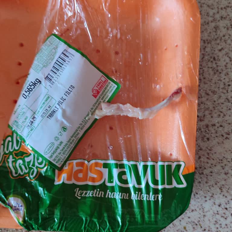 A101'den Alınan Tavuk Göğsünde Kemik Çıkması Güven Sarsıyor