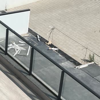 İnşaat Atıkları Sokakta Birikiyor, Kimse Temizlemiyor