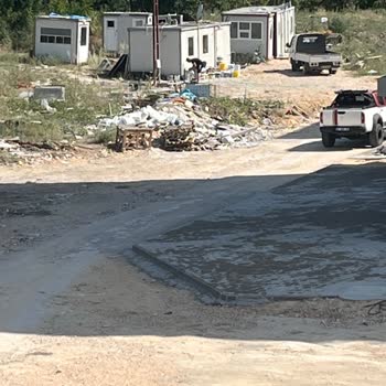 İnşaat Atıkları Sokakta Birikiyor, Kimse Temizlemiyor