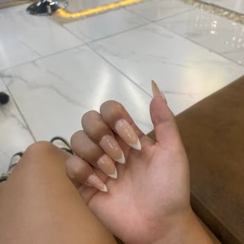 Zem Life Güzellik Merkezi Protez Tırnak Yapmasını Bilmiyor