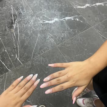 Zem Life Güzellik Merkezi Protez Tırnak Yapmasını Bilmiyor