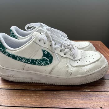 Nike Ayakkabıda Deformasyon Ve İlgisiz Mağaza Deneyimi