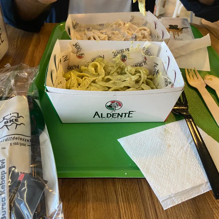 Aldente Macaroni Çalışanlarının İlgisizliği Ve Çatal Sorunu Müşteri Mağduriyeti