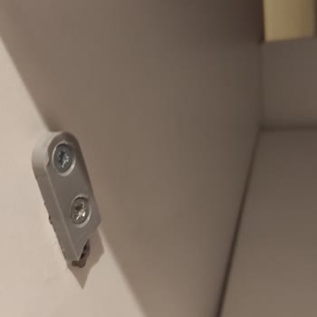 Adore Mobilya Ayakkabılığının Plastik Parçaları Kırılıyor, Yedek Parça Bulunamıyor