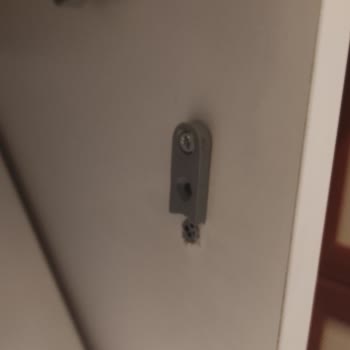 Adore Mobilya Ayakkabılığının Plastik Parçaları Kırılıyor, Yedek Parça Bulunamıyor