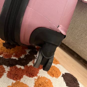 PTT Kargo Valizimi Hasarlı Teslim Etti, Mağduriyetimin Giderilmesini İstiyorum