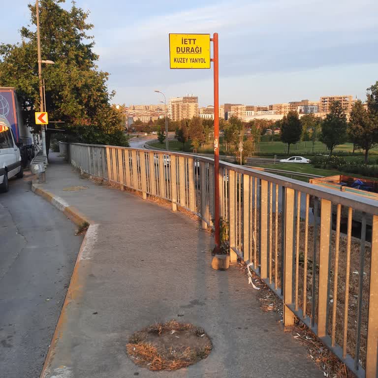 Otobüs Durağında Beklerken Görülmeme Ve Alınmama Sorunu