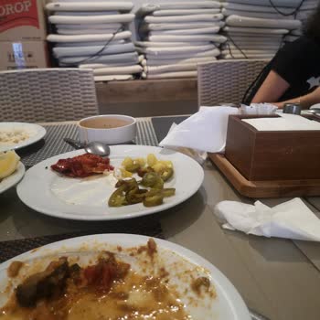 Otel Restoranında Yaşanan Yemek Ve Hizmet Sorunları