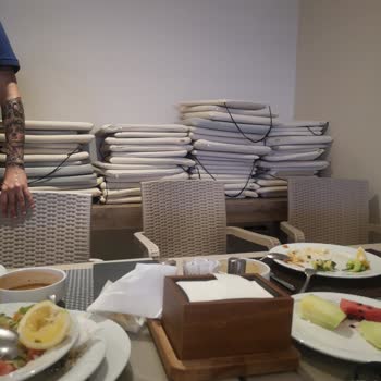 Otel Restoranında Yaşanan Yemek Ve Hizmet Sorunları