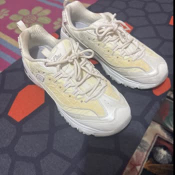 Kısa Sürede Sararan Ayakkabı İçin Olumsuz Skechers Deneyimi