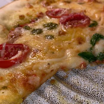 Maare Restaurant & Cocktail Bar Pizzada Pişmiş Bir Sinek Vardı