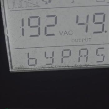 Elektriklerimiz 1 Aydır Dalgalanıyor, Voltaj Düşük Önemseyen Yok!