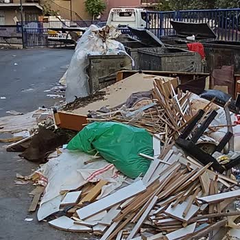 Karabağlar Mahallesi'ndeki Olumsuz Görüntüye Çözüm Bekliyoruz