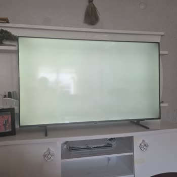 Yeni Grundig TVde Köşelerde Kararma Ve Işık Sızması Sorunu