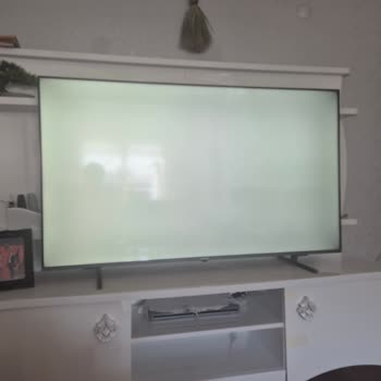 Yeni Grundig TVde Köşelerde Kararma Ve Işık Sızması Sorunu
