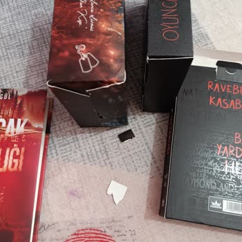 Ephesus Dükkan Yanlış Ve Hasarlı Kitaplar, İlgisiz Müşteri Hizmeti: Hayal Kırıklığı!