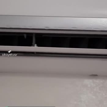 Airfel Klima Ünitesinin İçinden Su Damlacıkları Damlıyor