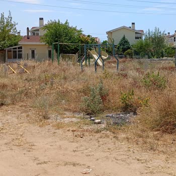 Park Ve Yol Bakımsızlığı Çocukların Oyun Hakkını Engelliyor