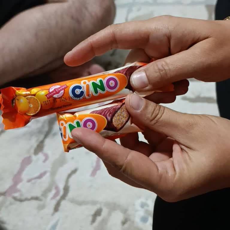 Büyük Boy Cino Çikolata Küçük Ve Parçalanmış Çıktı