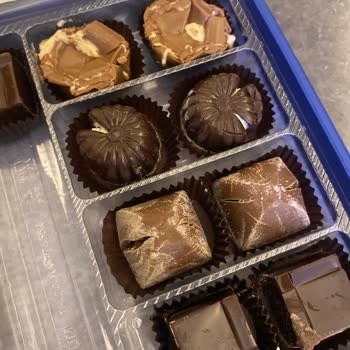 Bozuk Çikolata Satışıyla Sağlığımız Tehlikeye Girdi!