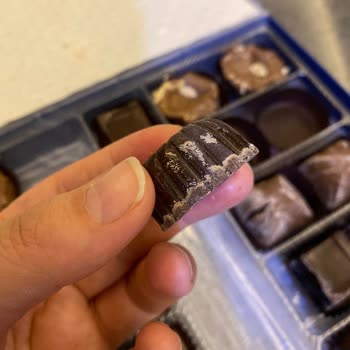 Bozuk Çikolata Satışıyla Sağlığımız Tehlikeye Girdi!