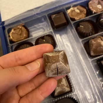 Bozuk Çikolata Satışıyla Sağlığımız Tehlikeye Girdi!