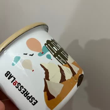 Emaye Bardak Kısa Sürede Soyulup Paslandı