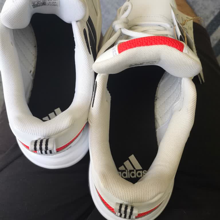 Kullanılmış Ve Kirli Ayakkabı Sıfır Ürün Diye Gönderildi