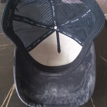 Kısa Sürede Deforme Olan Pahalı Şapkaya Hayal Kırıklığı