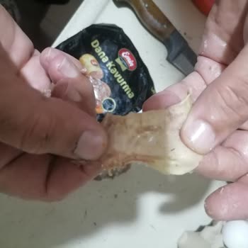 BİM Aldığım Kavurmanın İçinden Çıkan Yabancı Maddeler Güvenimi Zedeledi