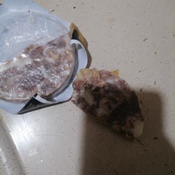 BİM Aldığım Kavurmanın İçinden Çıkan Yabancı Maddeler Güvenimi Zedeledi