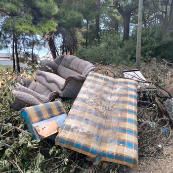 Komşumun Evinin Önüne Bıraktığı Eşyaların Kaldırılması İçin Yardım Talebi