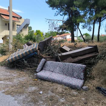 Komşumun Evinin Önüne Bıraktığı Eşyaların Kaldırılması İçin Yardım Talebi