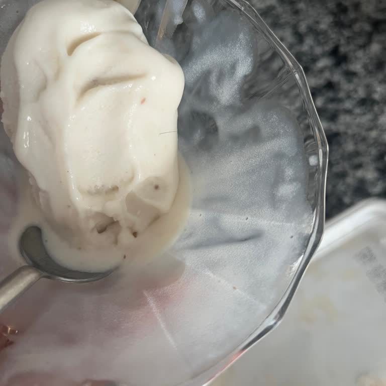 Metro Chef Market'ten Alınan Dondurmada Kıl Çıkması Ve Sterilizasyon Endişesi