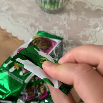 Aldığım Çikolatanın İçinden Boş Ambalaj Paketi Çıktı, Hayal Kırıklığı Yaşadım