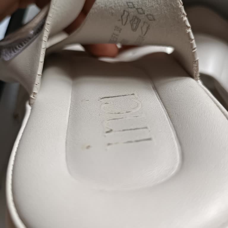 Kısa Sürede Yırtılan Sandalet İçin Değişim Talebi