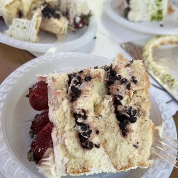 Alya Pastane Cafe Pastanın İçinden Çıkan Yabancı Madde