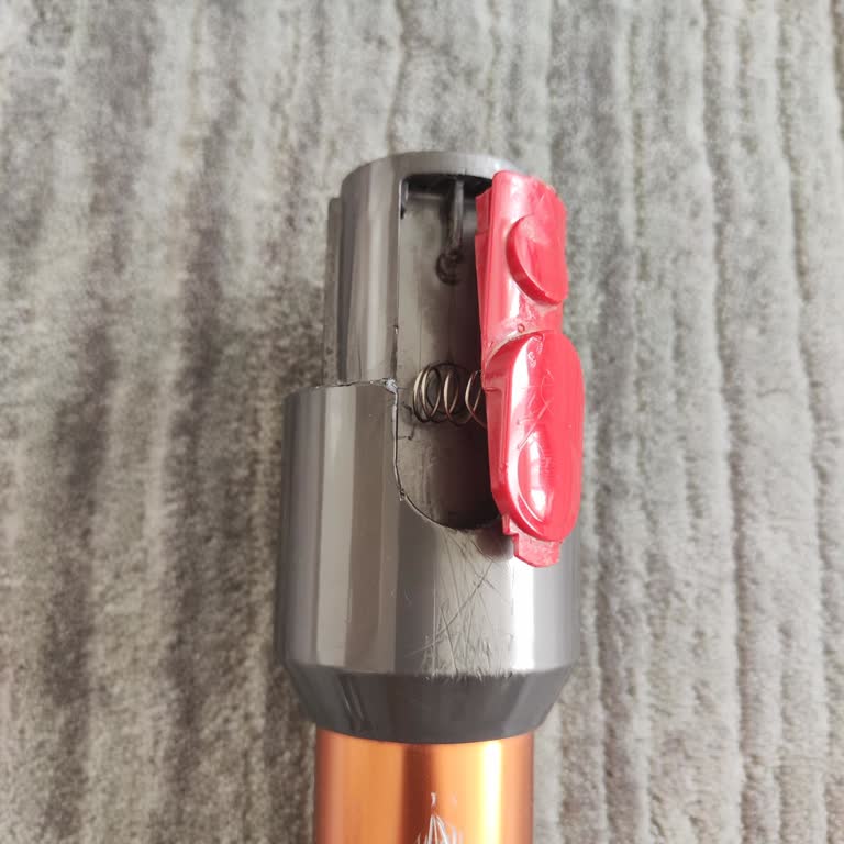 Dyson V10 Süpürgede Batarya Ve Parça Sorunları, Yetersiz Müşteri Hizmeti