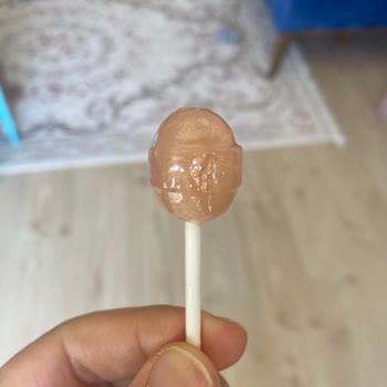 Aldığım Lollipop'un İçinden Kıl Çıktı, Hijyen Sorunu Yaşadım