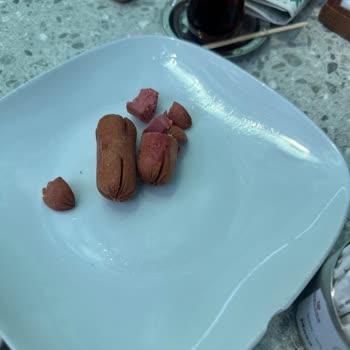 Çamlık Beyaz Kafe Önceki Masadan Artanları Getirdi