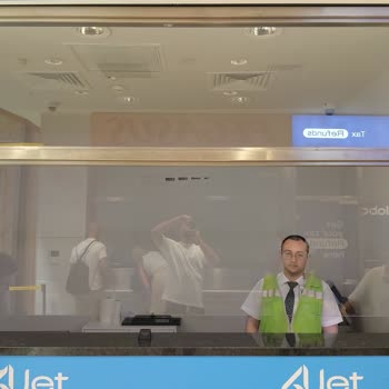 Ajet Uçuşunda Kapı Kapanışı Ve Personel İlgisizliği Mağduriyet Yaşattı