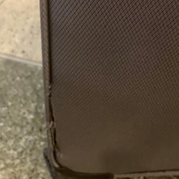 Pier Cardin Valiz İlk Kullanımda Alt Köşeden Yırtıldı