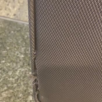 Pier Cardin Valiz İlk Kullanımda Alt Köşeden Yırtıldı